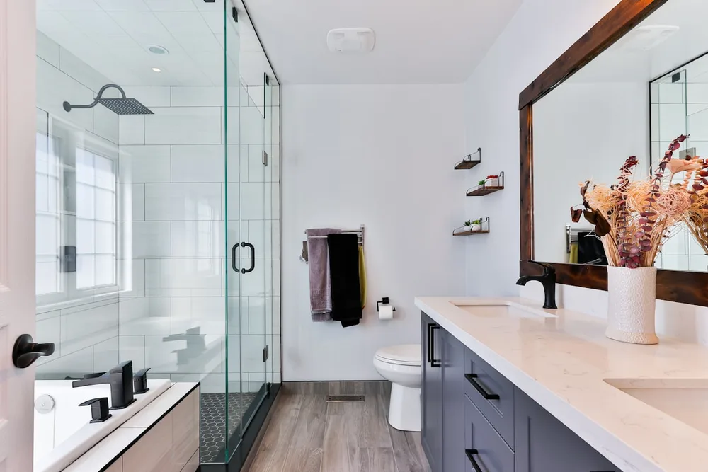 Dated bathroom before modern renovation — Dubai style inspiration